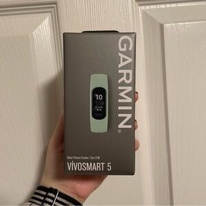 NWT Garmin Vivosmart 5 Fitness Tracker